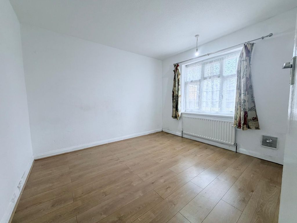 Property photo 3 of 6 Bedroom 2