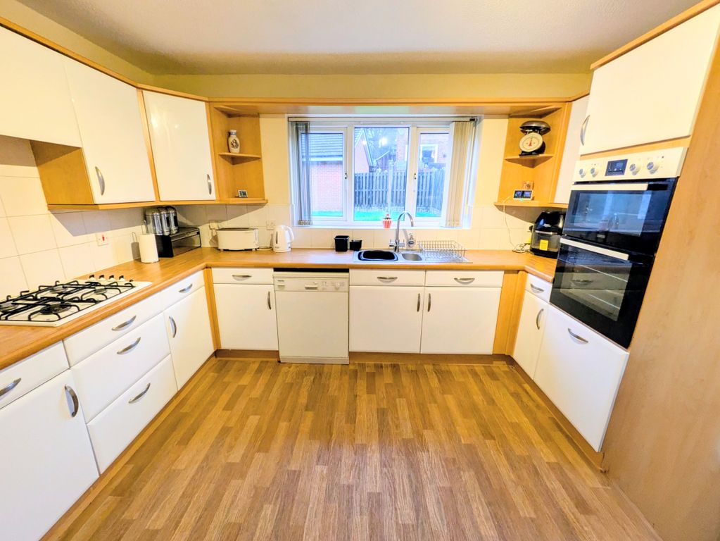 Property photo 3 of 38 1000031469