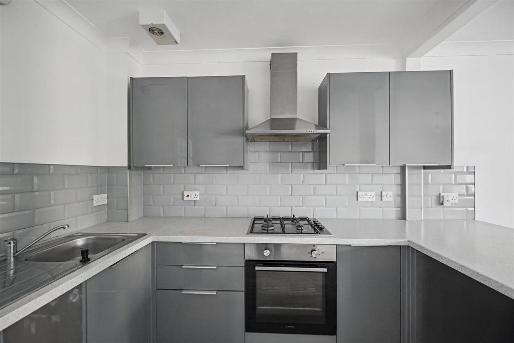 Property photo 3 of 13 Commercial Road-10.Jpg