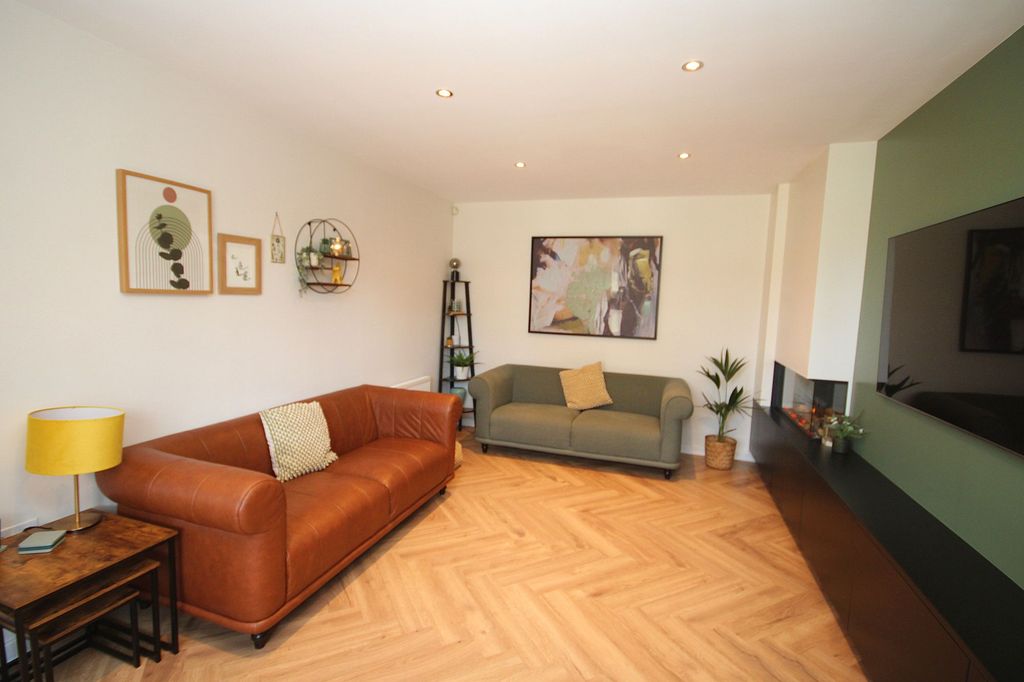 Property photo 2 of 30