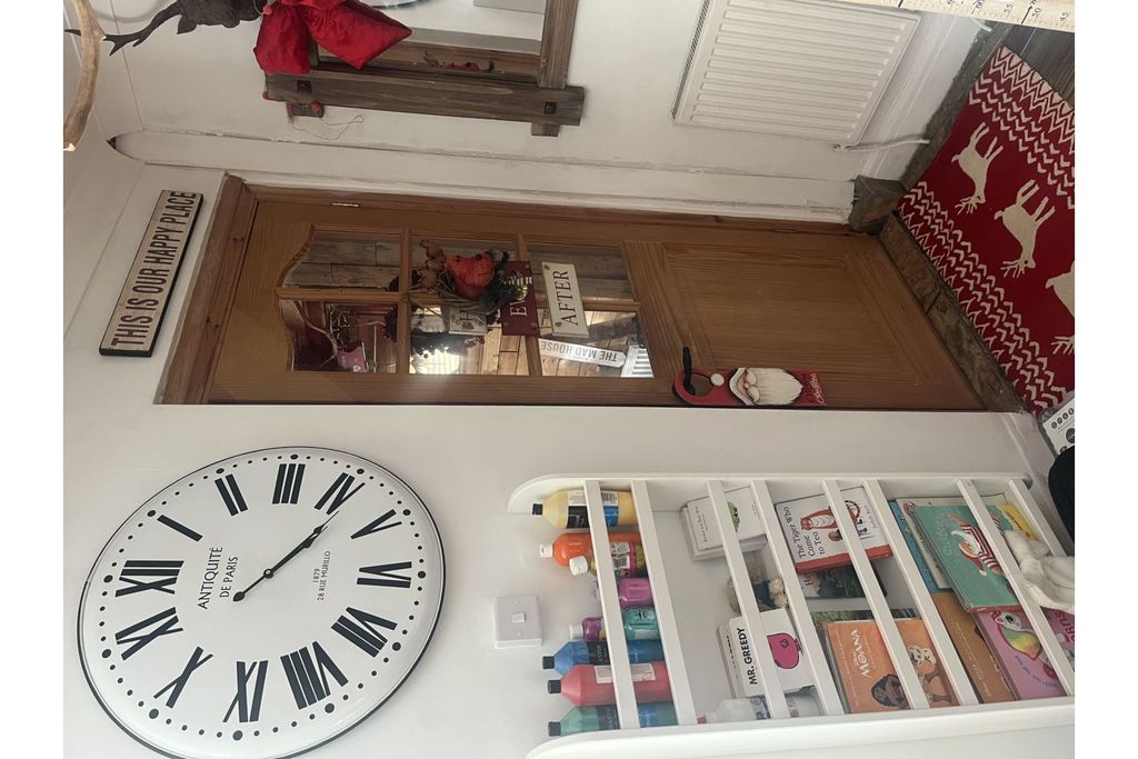 Property photo 3 of 29 Entrance Porch