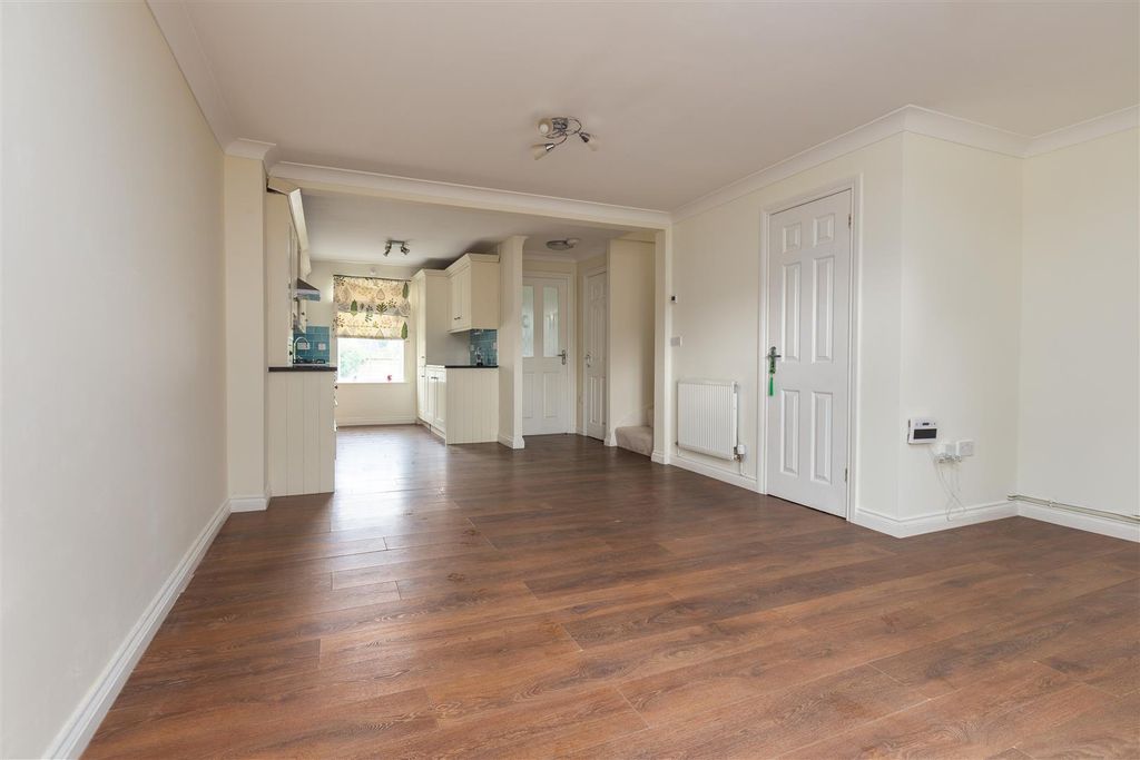 Property photo 2 of 21