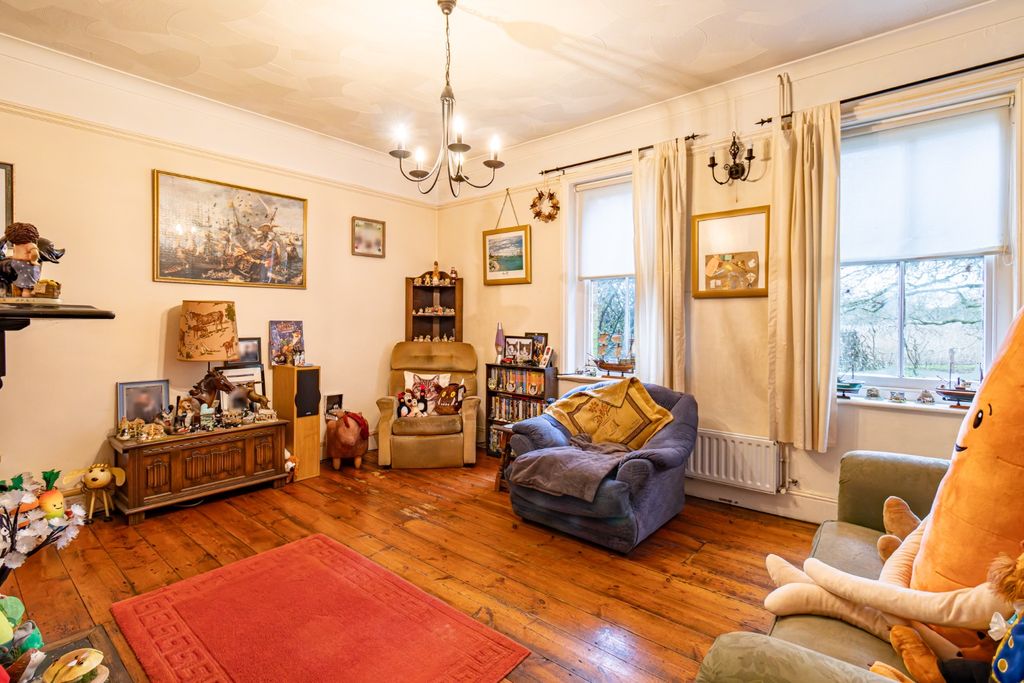 Property photo 3 of 28 4820819