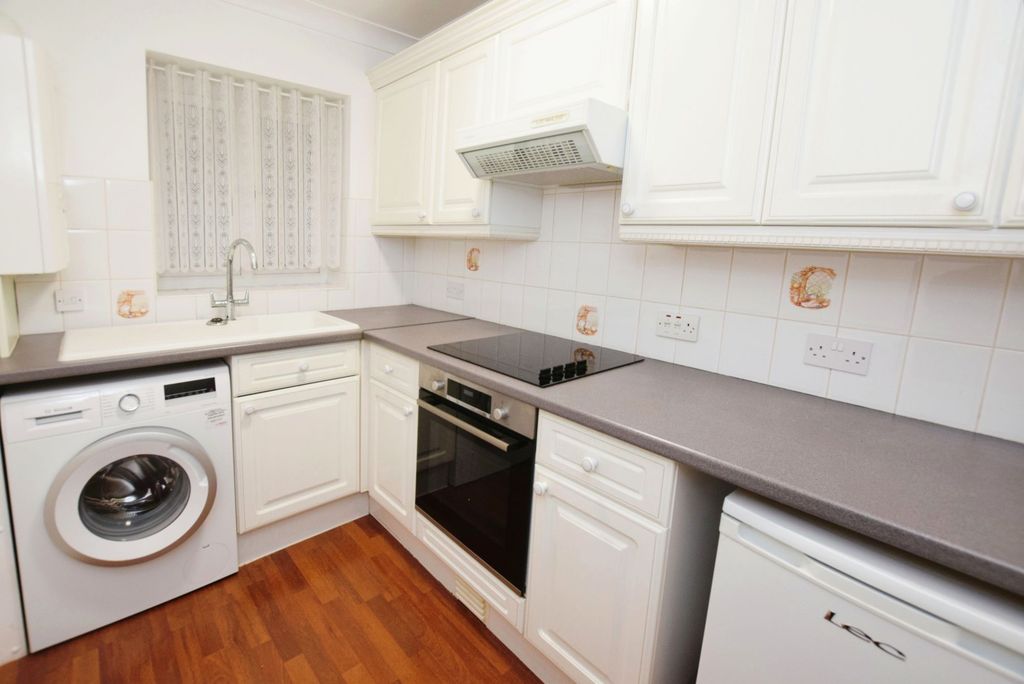 Property photo 3 of 8