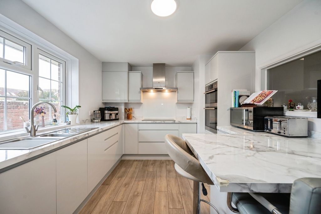 Property photo 2 of 17 Photo