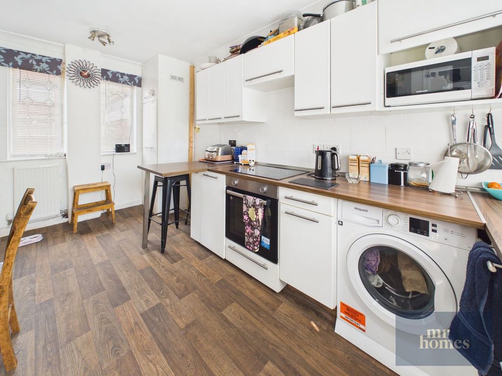 Property photo 3 of 27