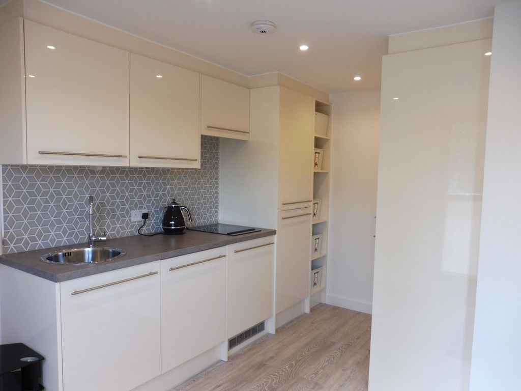 Property photo 2 of 7 Kitchen