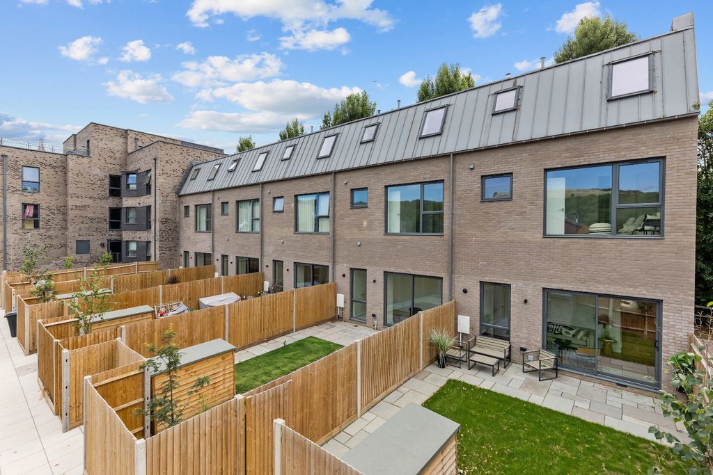 Property photo 2 of 32 3229593