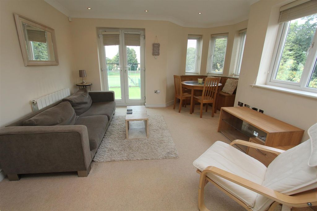 Property photo 1 of 12 Livingroom.Jpg