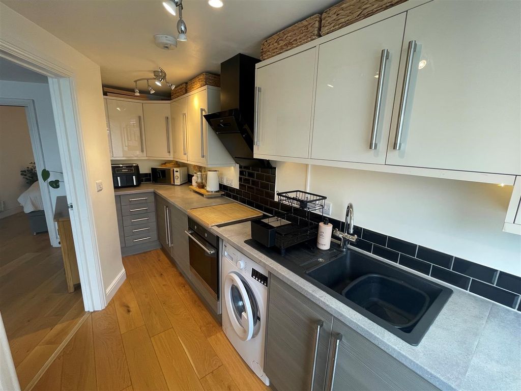 Property photo 2 of 7 5.Jpg