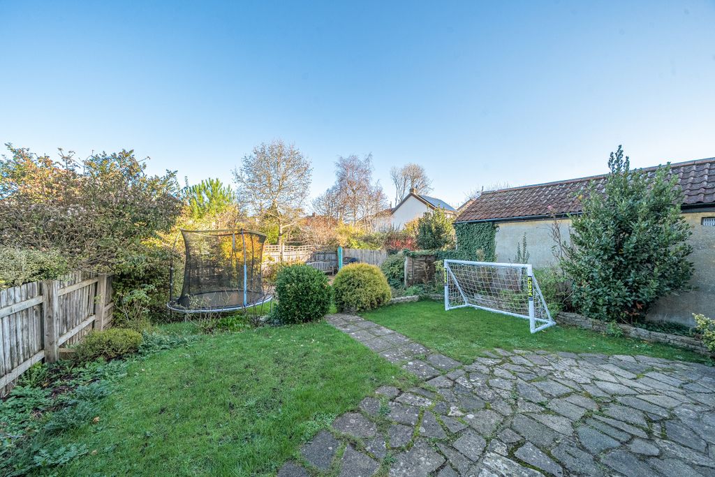 Property photo 3 of 14 Garden