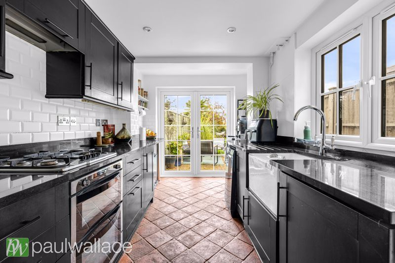 Property photo 3 of 25 Kitchen