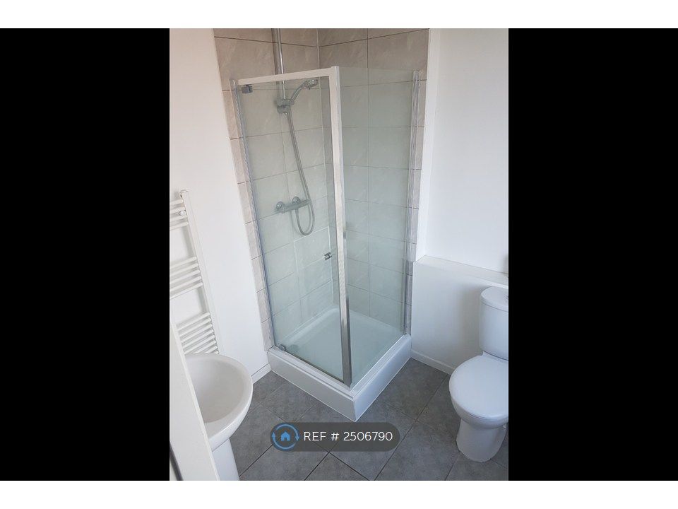 Property photo 3 of 9 Room 4 En-Suite- Available