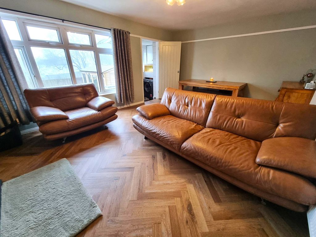 Property photo 2 of 21 Lounge