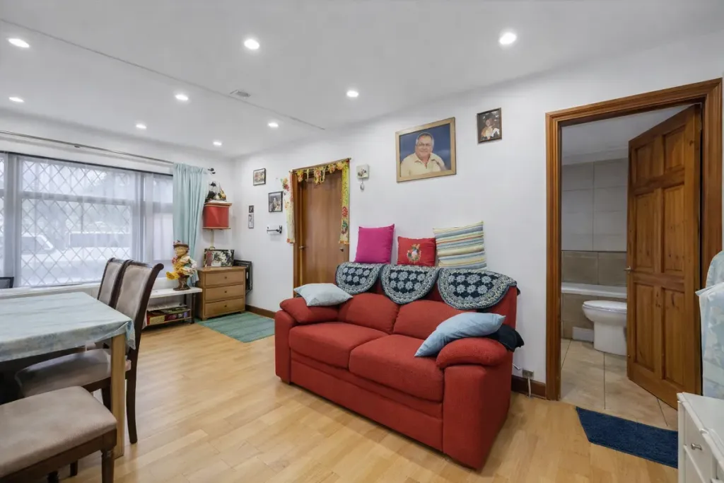 Property photo 1 of 7