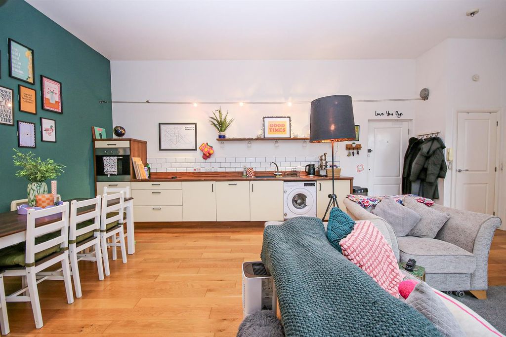 Property photo 2 of 15 4-Img_0769.Jpg