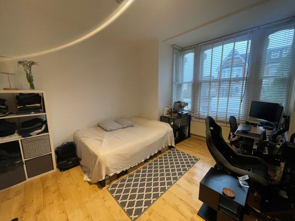 Property photo 2 of 6 Photo 6