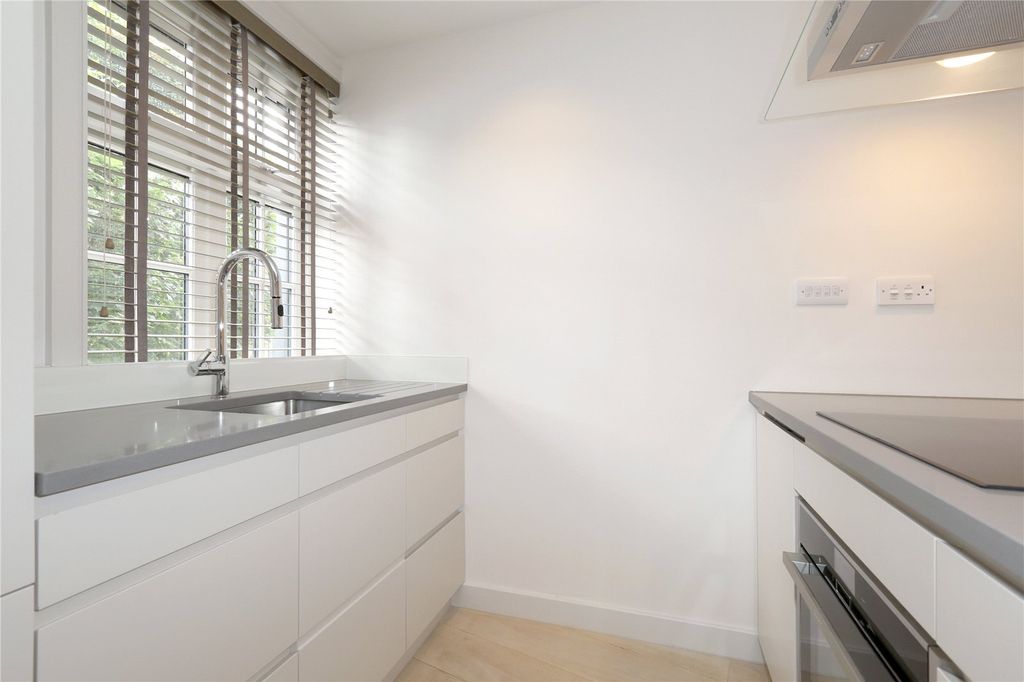 Property photo 2 of 8 Kitchen