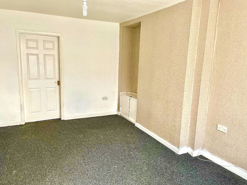 Property photo 3 of 10 Living Room