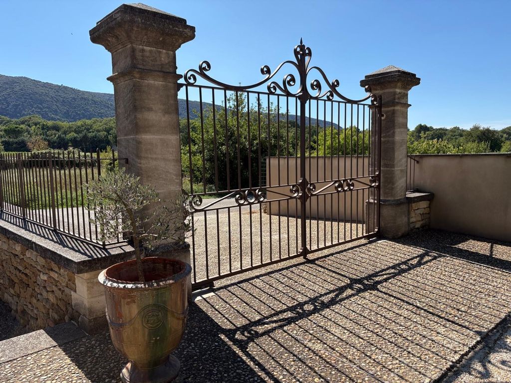 Property photo 1 of 22 Old Restored Hamlet House For Sale In Oppède With A Courtyard Garden, A Pool And A Nice View To The Luberon