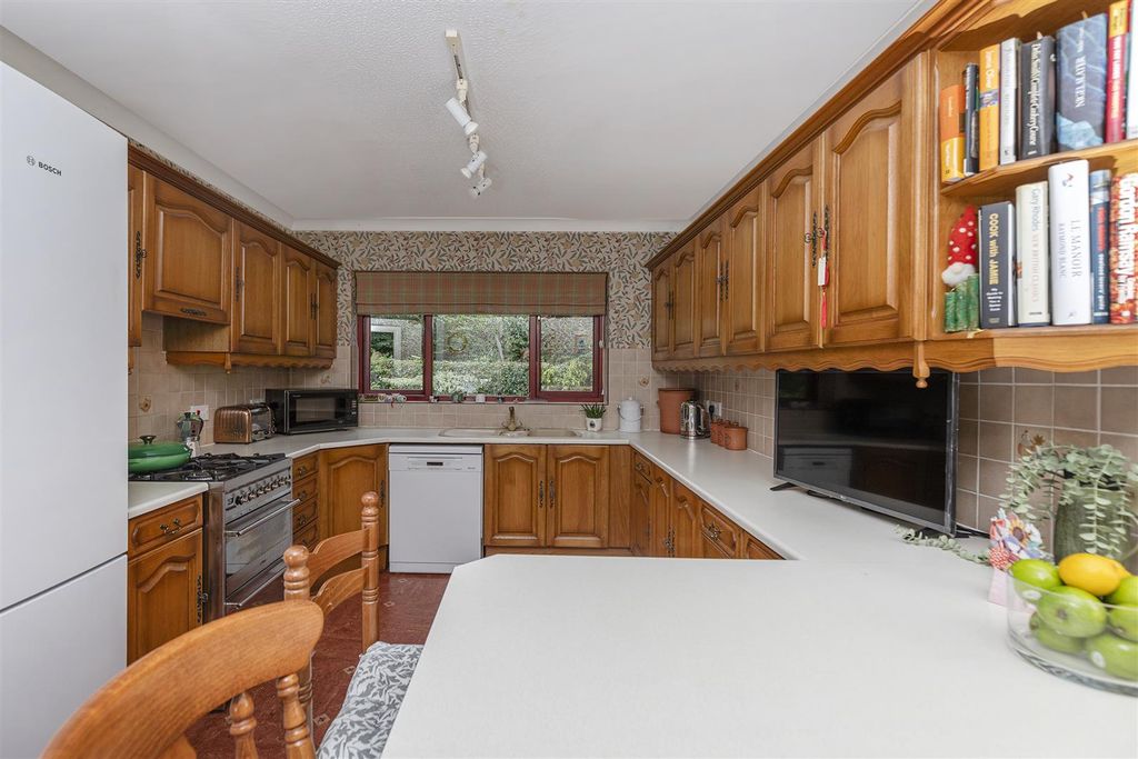 Property photo 3 of 46 Breakfast Kitchen