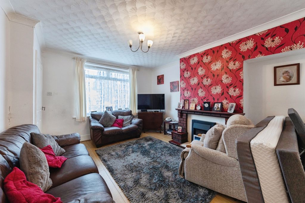 Property photo 2 of 17