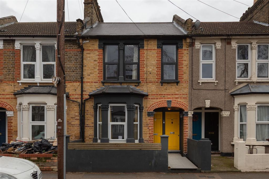 Property photo 1 of 29 Callis Road, E17