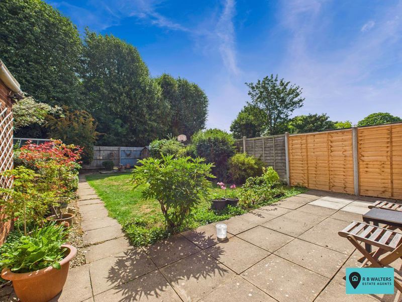 Property photo 3 of 17 Garden