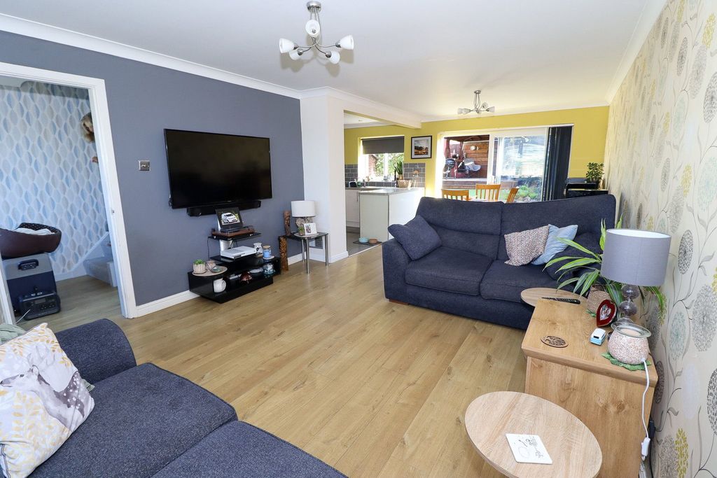 Property photo 2 of 25