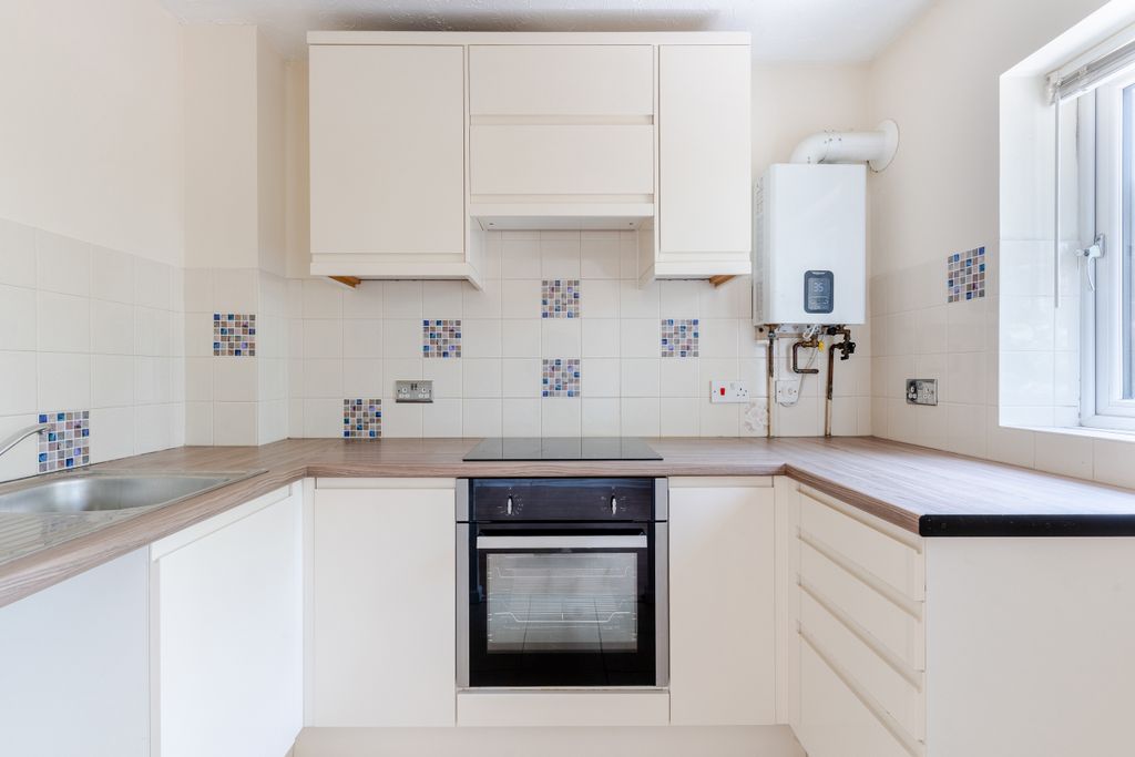 Property photo 3 of 8 A7401811-Hdr-1