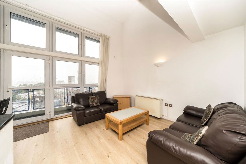 Property photo 2 of 8