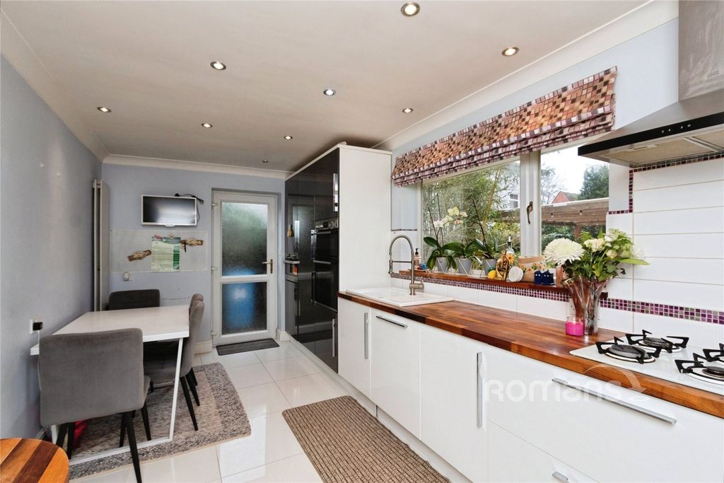 Property photo 3 of 14 Picture No. 27