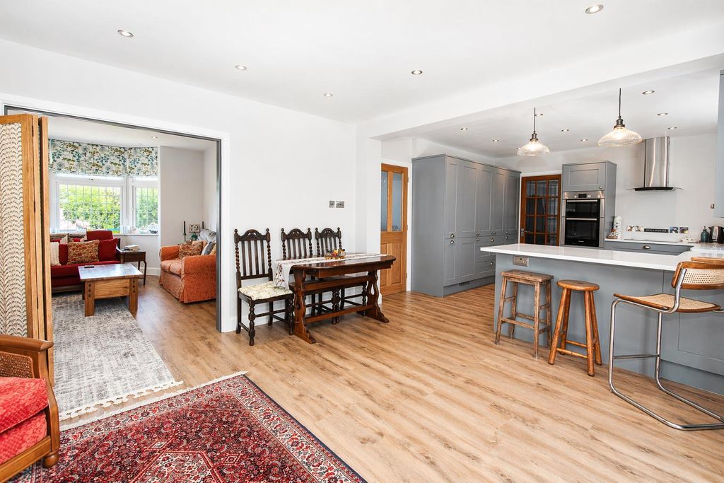 Property photo 3 of 32 Din B.Jpg