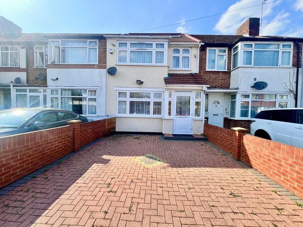 Property photo 1 of 16 4 Bed Terraced House For Sale Hadley Gardens, Southall Ub2 5Sh