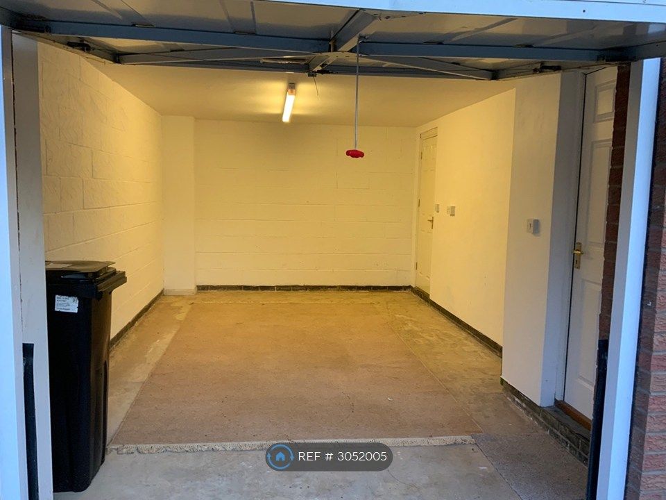 Property photo 3 of 22 Garage With Access From Entrance Hall
