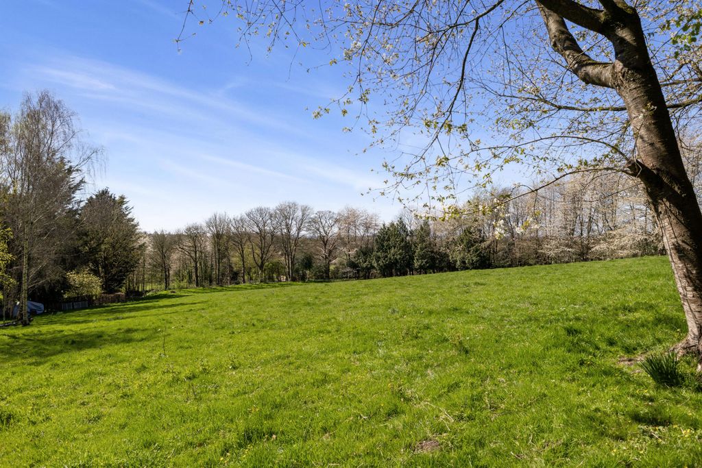 Property photo 3 of 34 Paddock