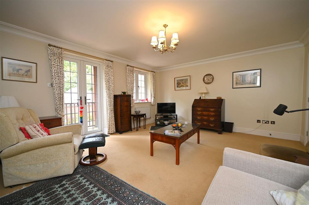 Property photo 2 of 25 Living Room2.Jpg