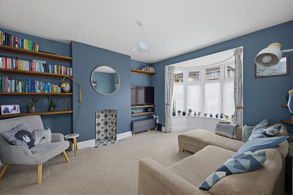 Property photo 3 of 29 Lounge