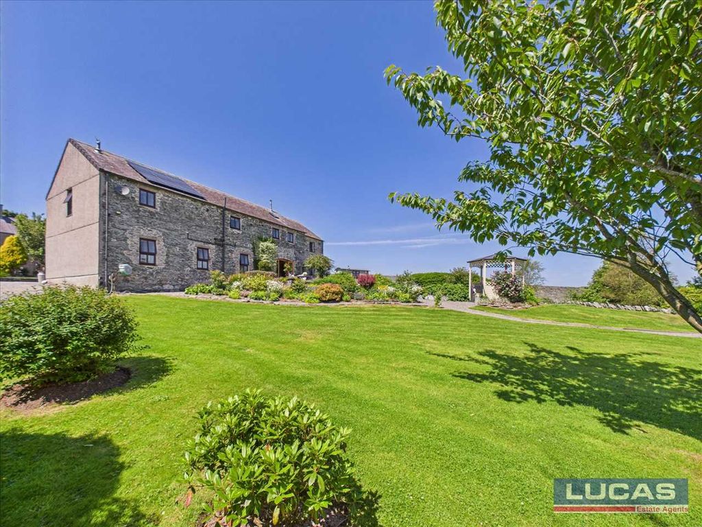 Property photo 2 of 33