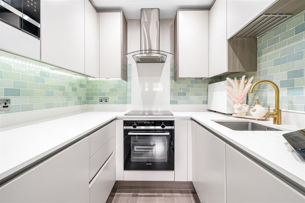 Property photo 2 of 14 Kitchen