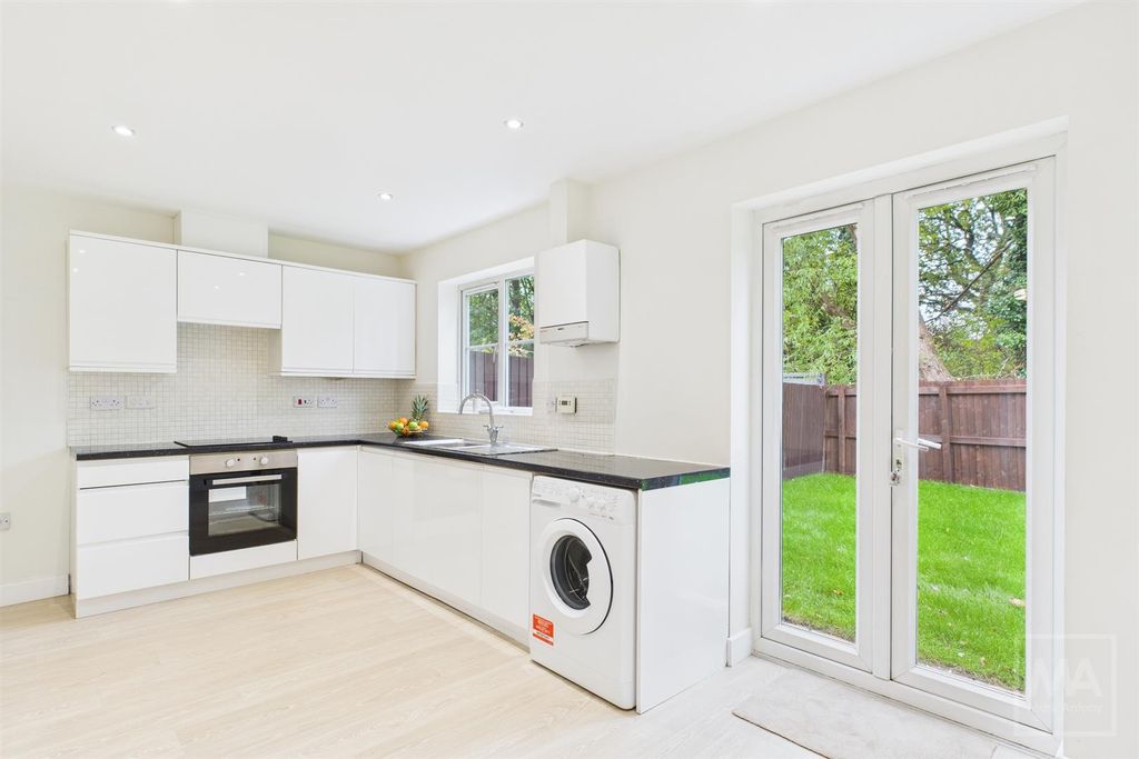 Property photo 3 of 15 Kitchen