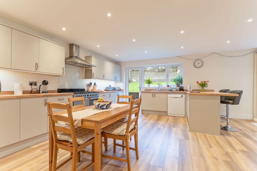 Property photo 2 of 23