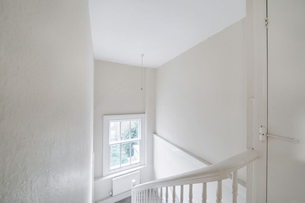 Property photo 3 of 13 42D Cambridge Gardens, Notting Hill, London W10 5Ud
