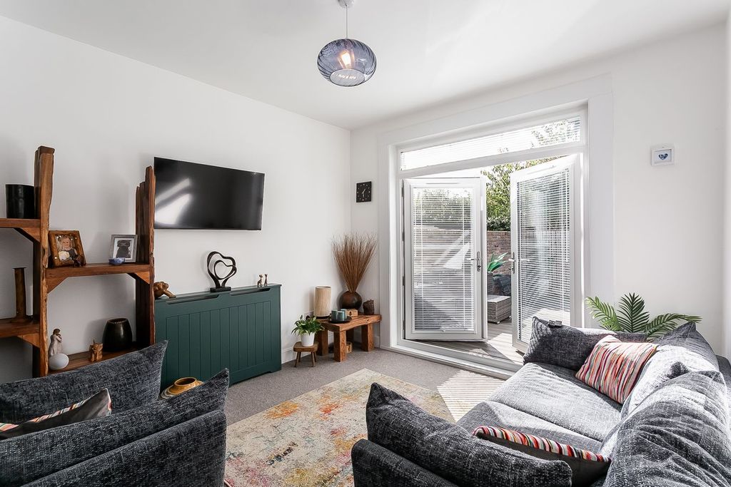 Property photo 2 of 32