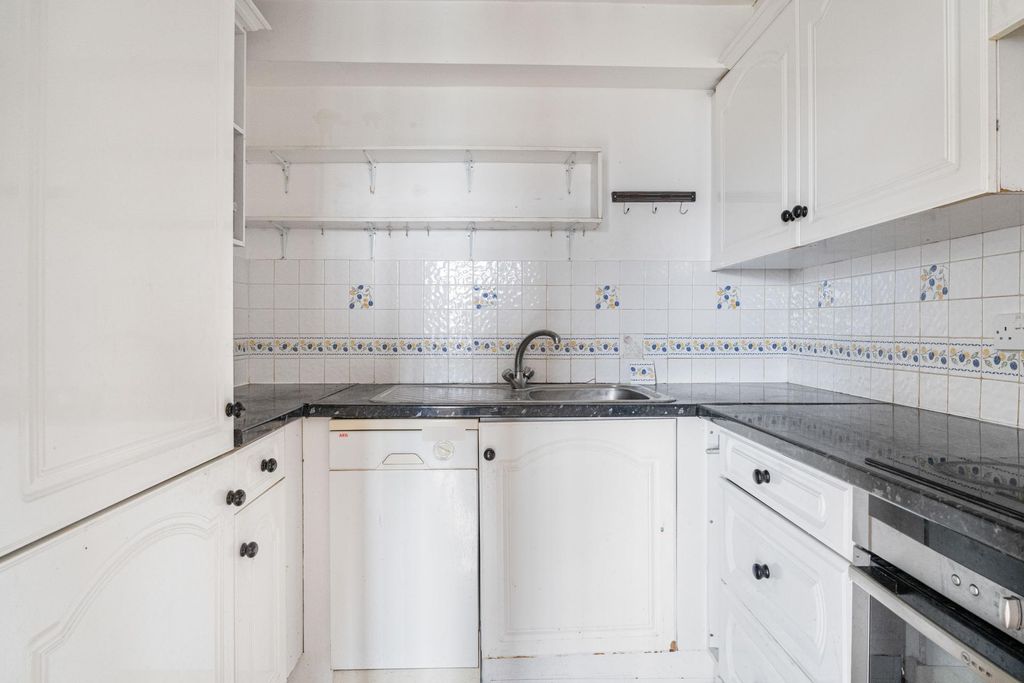 Property photo 3 of 19 Photo 2