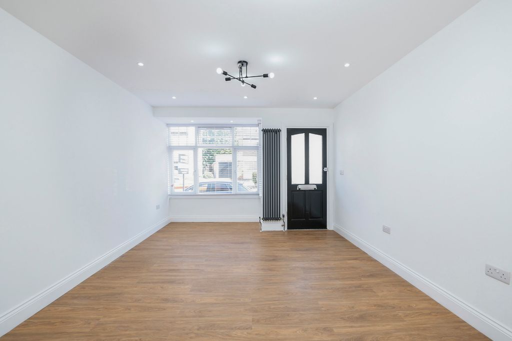 Property photo 3 of 16 Pbox-Img.Jpg