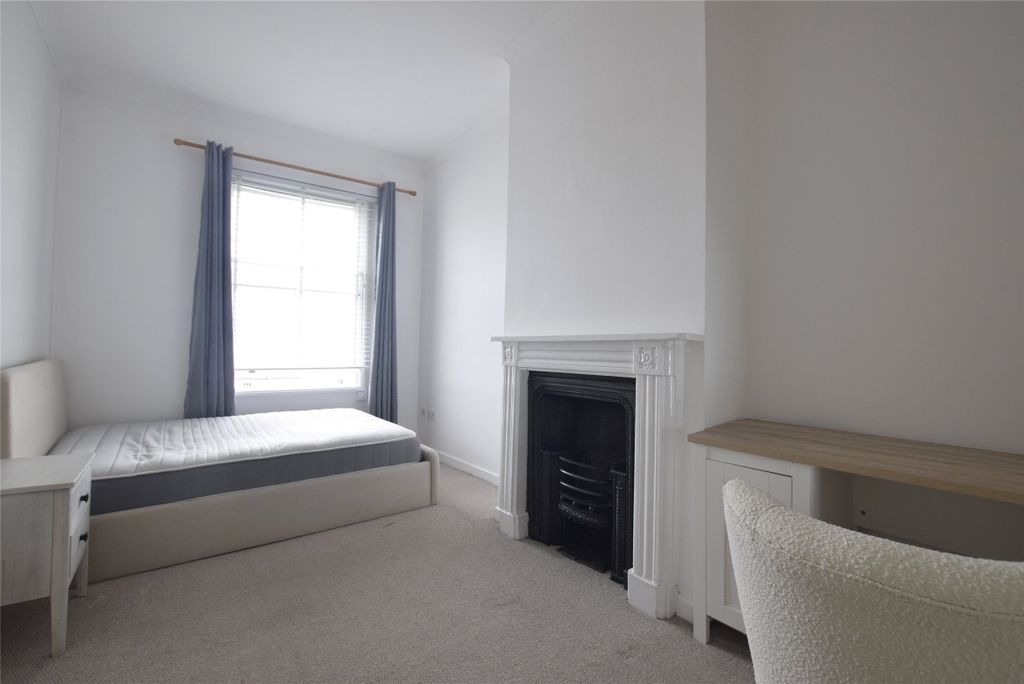 Property photo 2 of 9 Bedroom