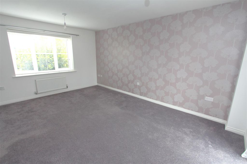 Property photo 3 of 13 Lounge.Jpg