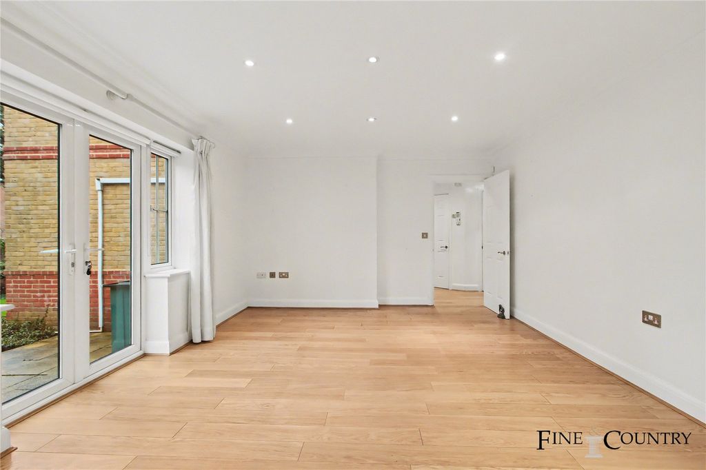 Property photo 3 of 14 Picture No. 12