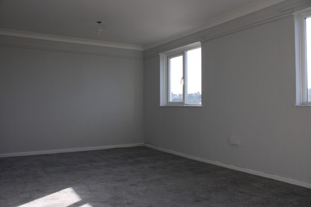 Property photo 2 of 11 Lounge